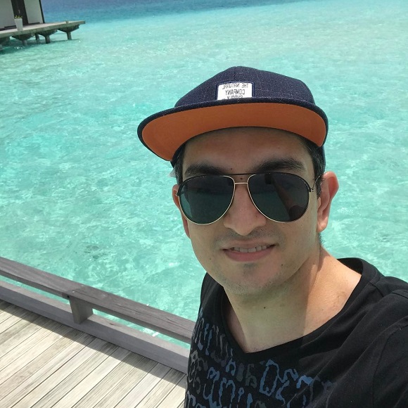 امین امینیان بی تفاوت