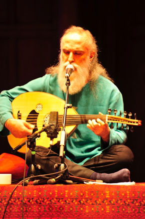 داوود آزاد ای نیست