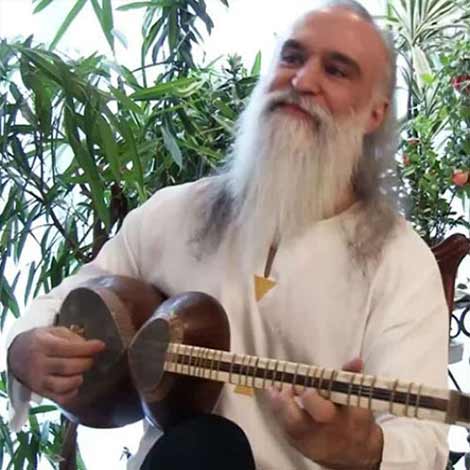 داوود آزاد مست و دیوانه