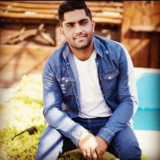 حامد پارسا بیخیالش