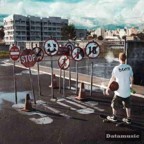 دانلود آهنگ بعد تو حواسم پرته خاطره ها میبرنم عقب هی کوروش