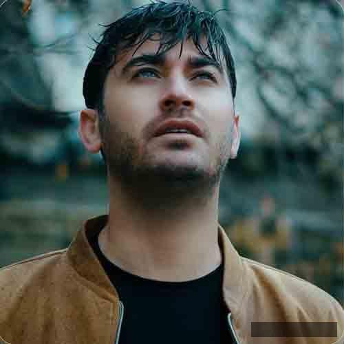 دانلود آهنگ  یه حال داغون یه جسم بی جون خدا به آسمون بگو بباره بارون مرتضی باب