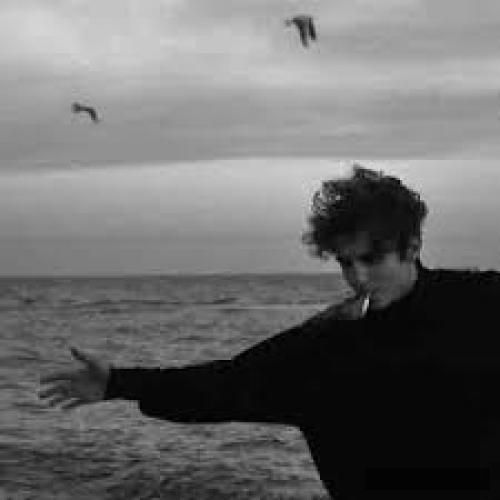 دانلود آهنگ  اسمم رو دیوار قلبت یادگاری میمونه پاک نمیشه شبا هر چقدر بباری دیوونه کوروش