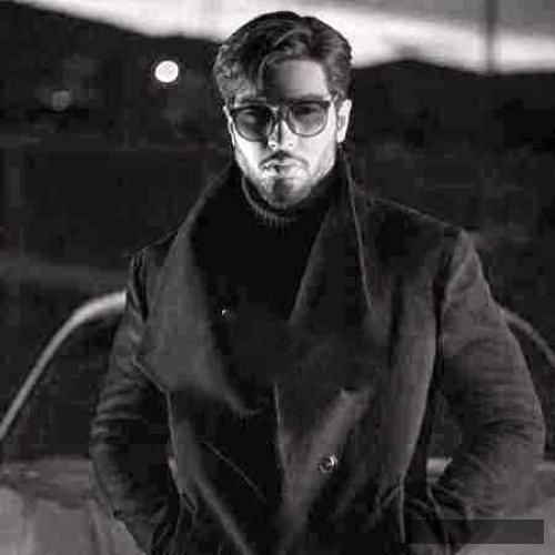 دانلود آهنگ  شدم رسوای شهر ای وای من به حالم بخند کیارش