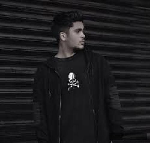 دانلود آهنگ حیف که دستات الان جاش تو دستام کمه آرشای