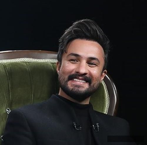 دانلود آهنگ محکوم به دیوانگی ام جانانم با عشق تو میدهی سر و سامانم راغب