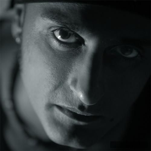 دانلود آهنگ مهاجرم مهاجر زمین خیلی کوچیکه واسه ی من  هومن اژدری