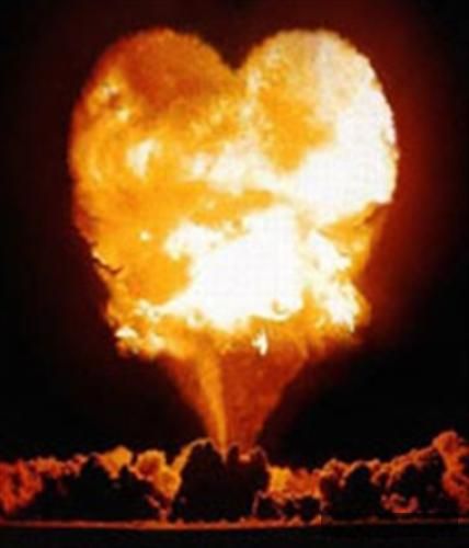 دانلود آهنگ همه پی اتفاقند من پی انفجار چشمای توپم هیپهاپولوژیست و کاگان