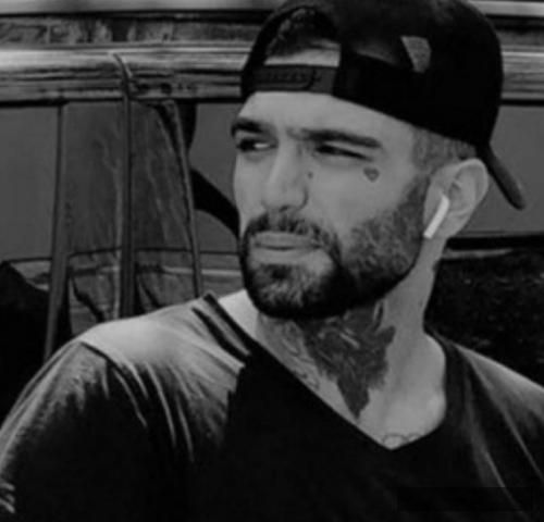 دانلود آهنگ هنوز زنده حصین