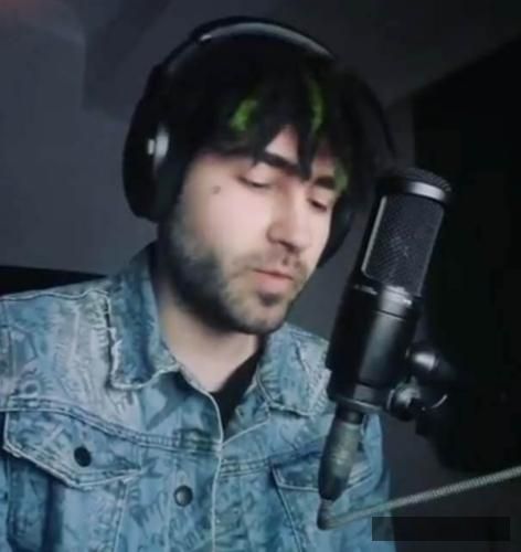 دانلود آهنگ لاو ایز هل پارسالیپ