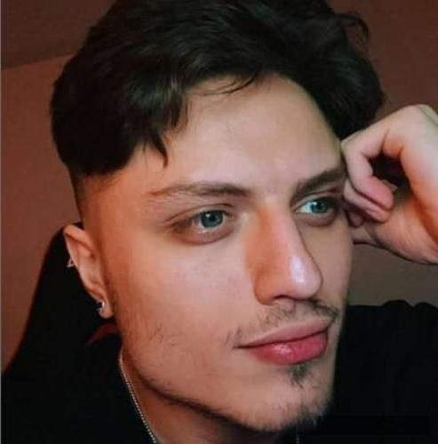 دانلود آهنگ هنوز یه تیکه از قلبمو پیش خودت داری پوبون