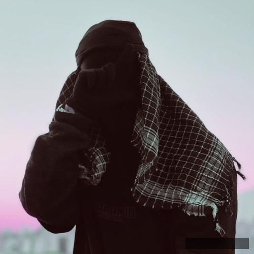 دانلود آهنگ تو دلم درده رو لبم گل هرچی احساس بود تو تنم مرد ایسین