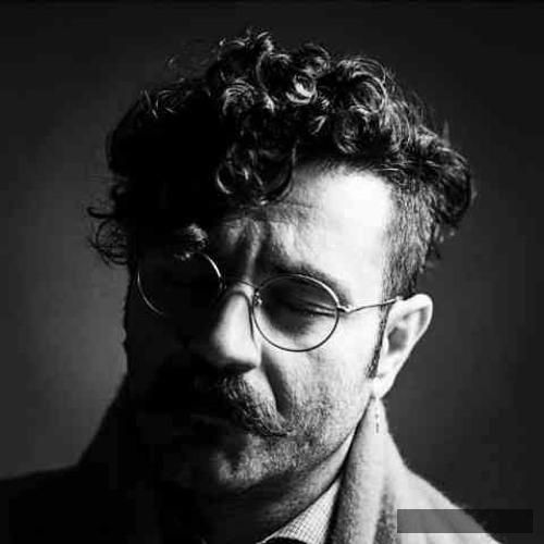 دانلود آهنگ داد میزنم روحش شاد اونکه به این مملکت آبرو داد شاهین نجفی