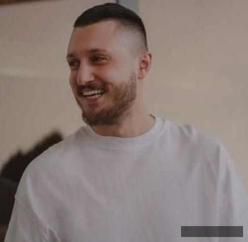 دانلود آهنگ چهار پنج ساعت میخوابم  شایع