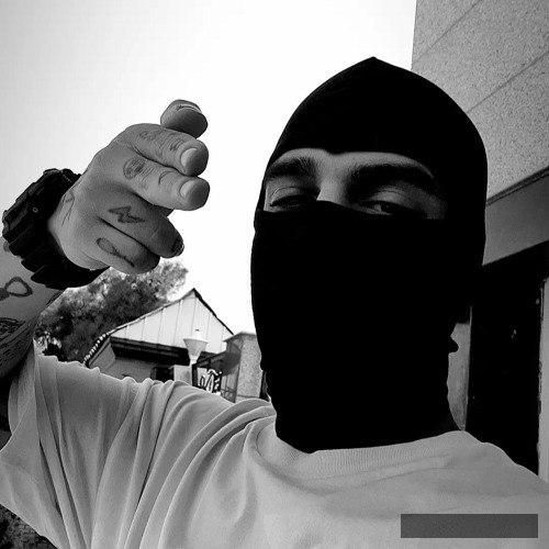 دانلود آهنگ فقط تو بهم میدی حال ناب ندارم خبر چون گوشیمو ازم میگیره پادگان ایسین