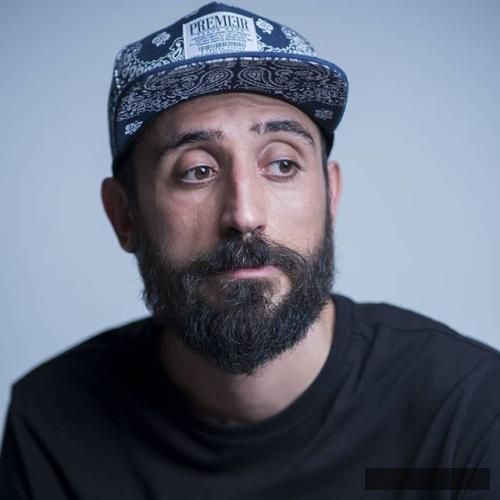 دانلود آهنگ بگذریم یارم رو چونش خال داره رض