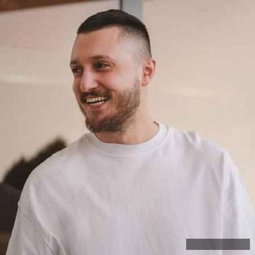 دانلود آهنگ هی میگه گنگم گنگم منم میگیره خندم کم کم شایع