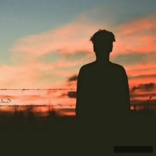 دانلود آهنگ من میگردم میگردم دور خودم من میچرخم میچرخم ناشناس