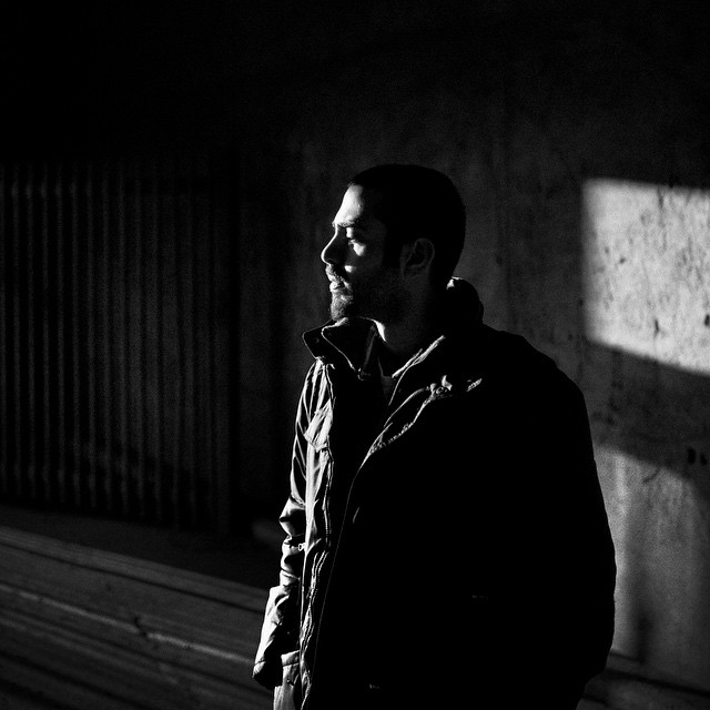 دانلود آهنگ تو یکی از این اتاقای تاریک ذهنت یه خودی نشسته که نمیخوای بدونی هست بهرام