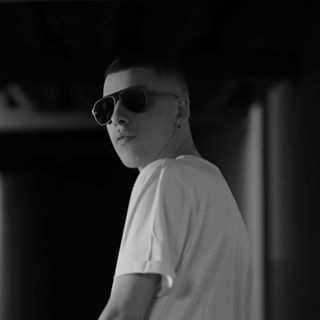 دانلود آهنگ یه سری میگن بالاس واسه حاشیه کوروش