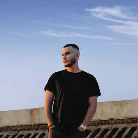 دانلود آهنگ لنگ میزنه پاهام بیا شونه هامو بگیر مهیار