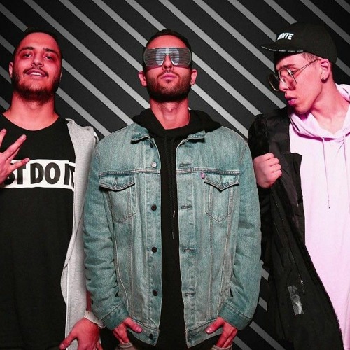 دانلود آهنگ رو رواله کارا خوبه حالت حالا یه گوشه نمیشینی کوروش