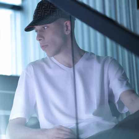 دانلود آهنگ تهشو دیدم از همه چی سیرم معروفیم ولی خودمونو نمیگیریم کوروش