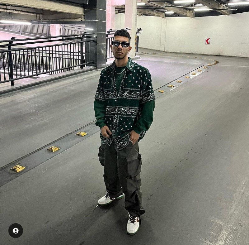 دانلود آهنگ هنو باهامن این اشکا نقشت رو دستام کلم رو برفا رات نمیدم نمیدم چرسی