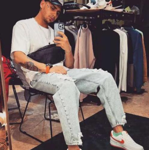 دانلود آهنگ دوست دارم یه سیاره دیگه جمع شن توش همه رفیقام شایان یو