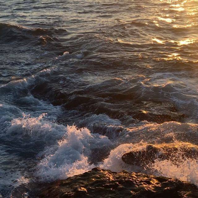 دانلود آهنگ یادته گفتم حسودا بهمون غبطه می خورن بعد تو دستمو میگیرن چیزی حس نمیکنم دانیال