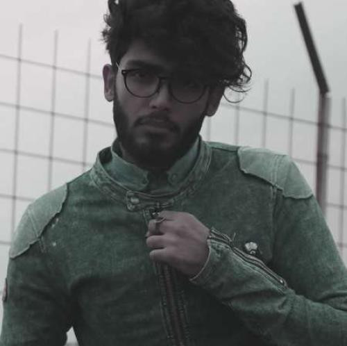 دانلود آهنگ زندگی درد قشنگیست به جز شبهایش که بدون تو فقط خواب پریشان دارد علی علیزاده