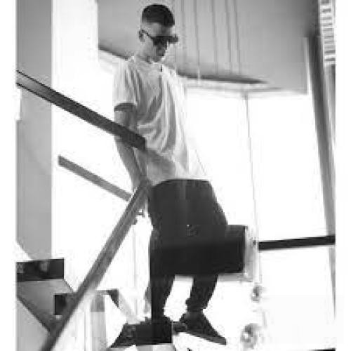 دانلود آهنگ گفتم بگو چند من نازتو میخرم حال خرابتو میخرم وانتونز