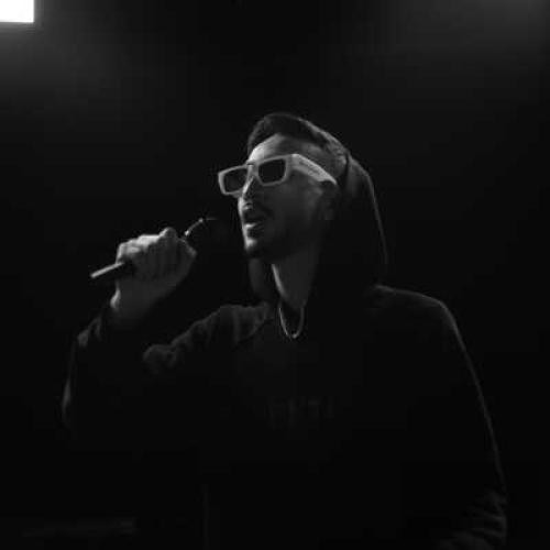 دانلود آهنگ هنوزم دوست دارم ببینمش دوست دارم دستشو بگیرمش مستر کیارش