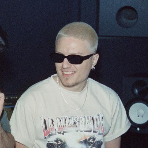 دانلود آهنگ انگار همه حسارو دارم صدا کن در گوش اسممو بازم پوبون