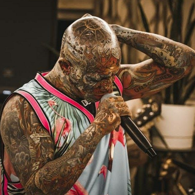 دانلود آهنگ پیچیدم به بازی از هر کی بگی بریدم حوصله بحث ندارم ولی گوش به حرف تو میدم امیر تتلو