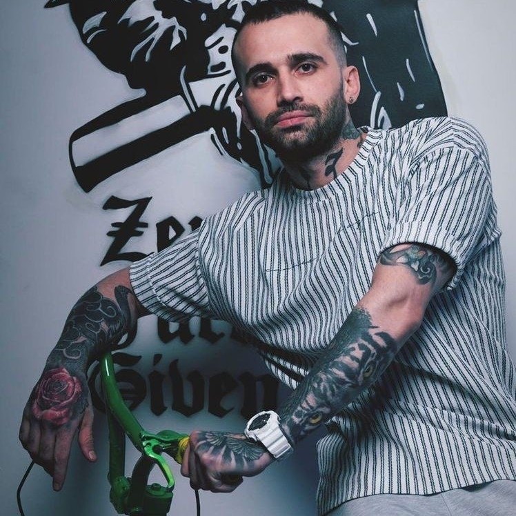 دانلود آهنگ تنگه دلم واسه دلخوشی با چیزای کوچیک امیر خلوت