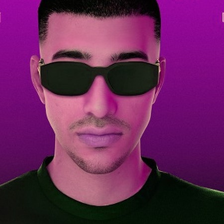 دانلود آهنگ چرا گوشه لبات اینقد خیسه روی گردنم بزار بمونه جای کیست آیسم