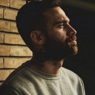 دانلود آهنگ اگه الان از همه دورم چون‌ خیلی وقته بستس چمدونم مسلک