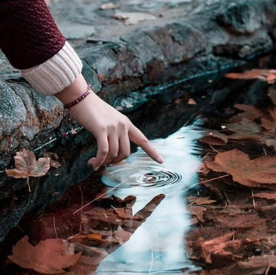 دانلود آهنگ صدای خندت اتیش نورشو میتابه توی جنگل بدنت بوی رز میدادش بوست کردم هومان