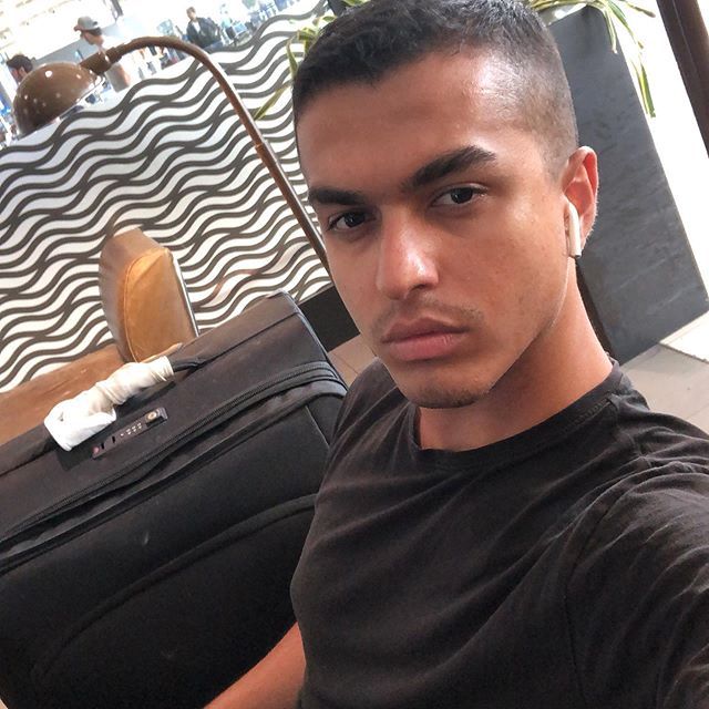 دانلود آهنگ دیگه نیست تو این بازی اصا لنگم دادا بقیشون که خنگن دادا بهزاد لیتو