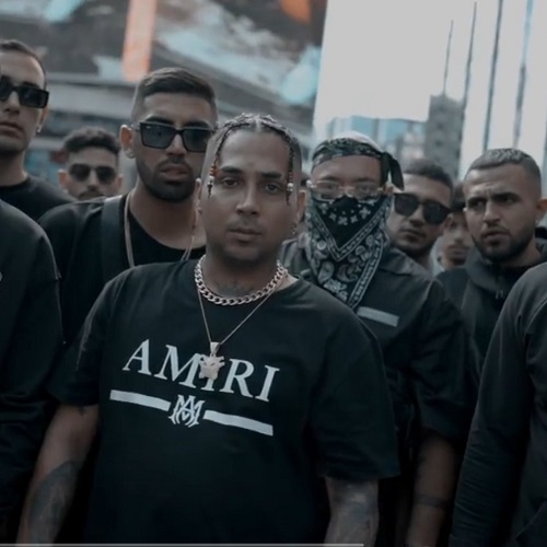 دانلود آهنگ چیه نگاه میکنی چیز خاصی نی جنتلمن میام علی یاسینی پوریا پوتک