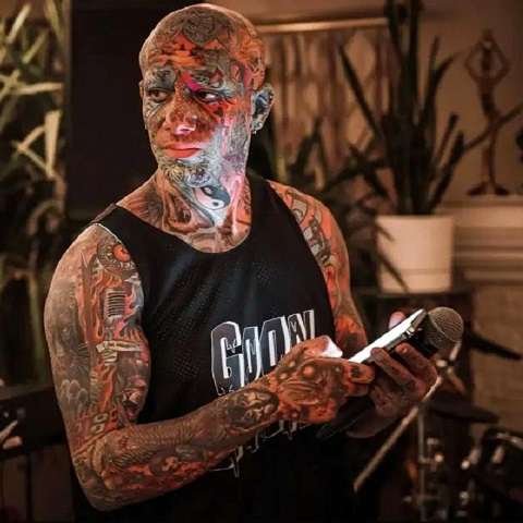 دانلود آهنگ اوکی شما شاخ اصلا همه رو زدی فنی کردی از دم اونم بدون باخت حتما امیر تتلو