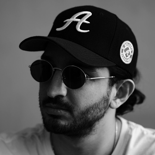 دانلود آهنگ هیچکی نمیخواد از کشورش بره نمیخواد بشکنه دلش سینا ساعی