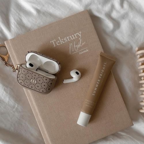 دانلود آهنگ اهمیت نده که جیبم خالیه تو که پیشم باشی حالم عالیه ام آر ماسک