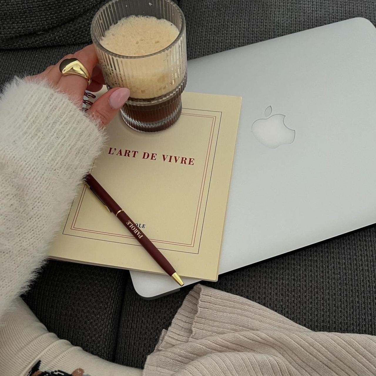 دانلود آهنگ دشمنام از بعضی رفیقام بهم نزدیک ترن چون جای نقطه قوتام بهم ضعفامو میگن چرسی 