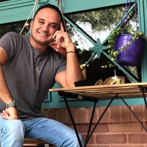 دانلود آهنگ شهر گم شد در غبار و دود شهري که يک روز خانه من بود احسان کرمی و ستین 