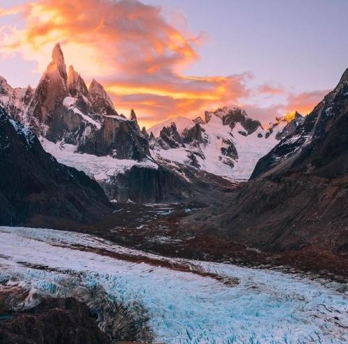 دانلود آهنگ گفتم هرچی ریختی بزار دوتا دیگه روش جوری که این باتلا چیزی نمونده توش تن به 10