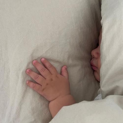 دانلود آهنگ گریه مون هیچ خنده مون هیچ باخته و برنده مون هیچ تارا صالحی 