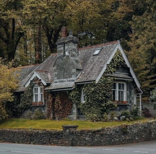 دانلود آهنگ اصن من و تو و بوی نم بارون دوتایی معین ماهان