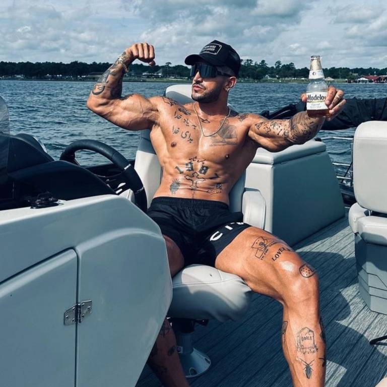 دانلود آهنگ میرم حاجی پر مشغلم هیتاتونم مسخرس آیسان اسلامی